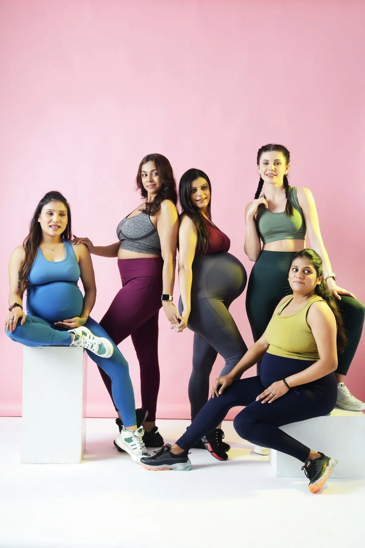 Seamless Adaptable Bump Support Navy Blue Maternity Leggings - Image 5